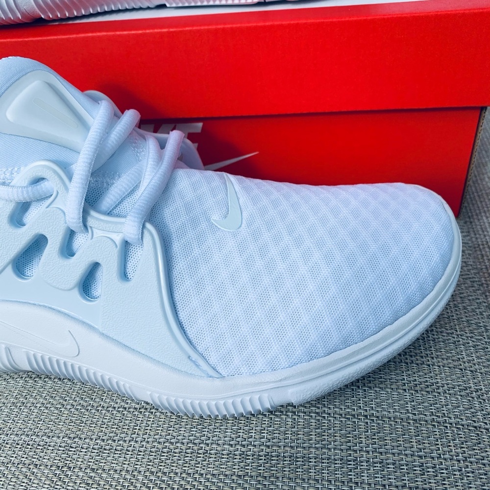 WMNS Nike Acalme - Picture 3 of 9